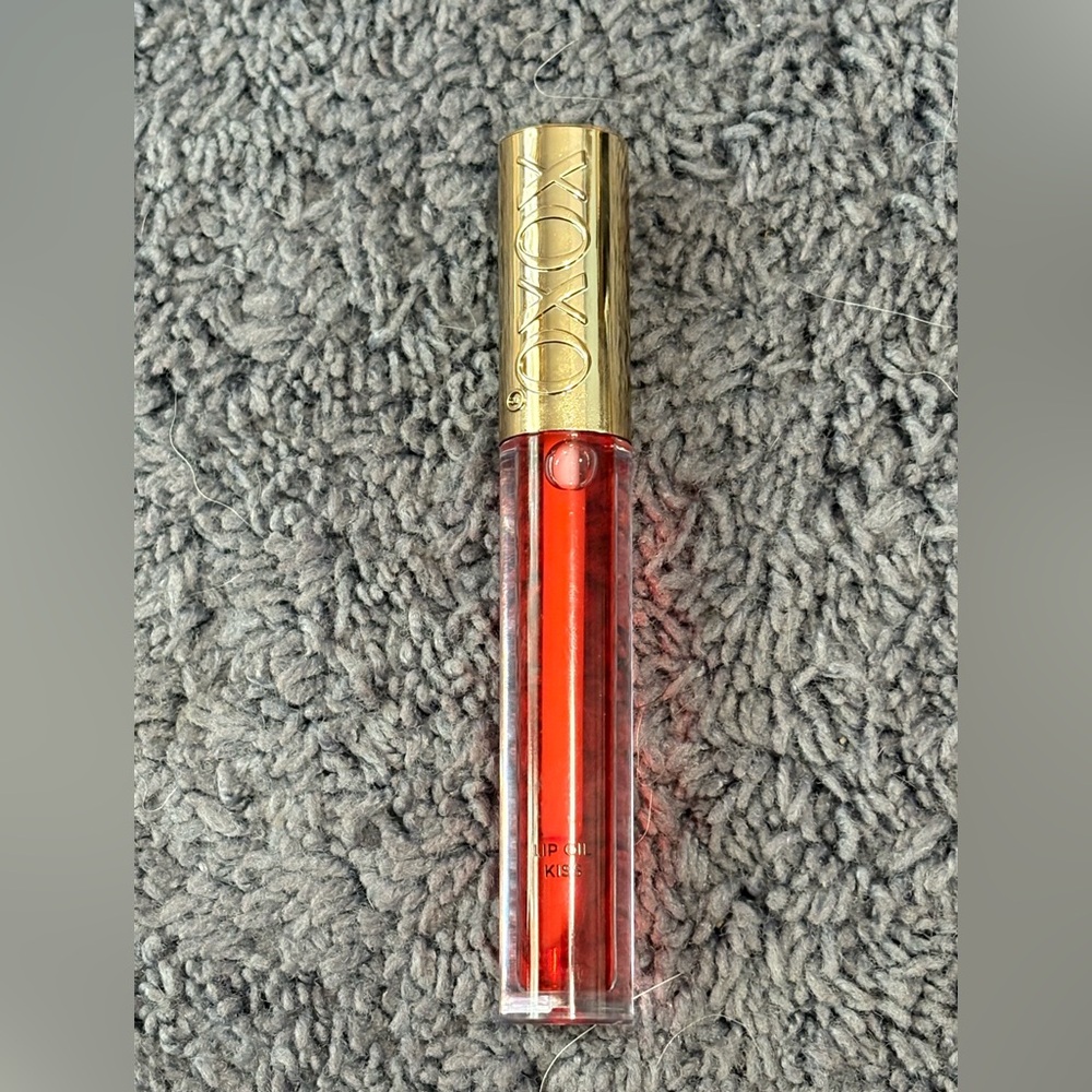 NWT XOXO Pretty Pout essential lip oil, shade: kiss